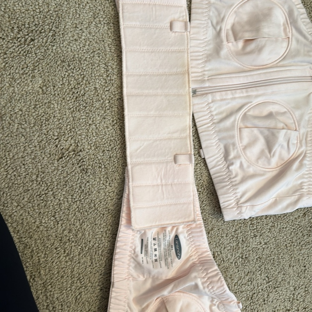Lansinoh xs-l adjustable pumping bra. - Picture 2 of 5
